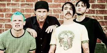 Masa Sih Red Hot Chili Peppers Lipsync di Super Bowl?