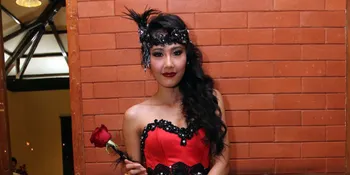 Ardina Rasti Sibuk Jualan Gelang Batu Alam, Syuting Apa Kabar?