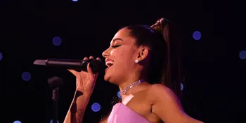 Ariana Grande dan Neneknya yang Berusia 93 Tahun Bikin Tato Bareng