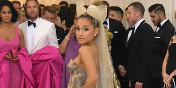 Ariana Grande Posting Foto Madonna dan Bikin Fans Menduga-Duga