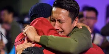 Arie Untung Bicara Tentang Perpisahan sambil Posting Foto Nangis