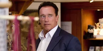 Arnold Schwarzenegger dan Putranya Adu Pose Hot, Keren Mana?