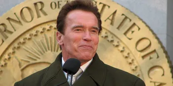 Arnold Schwarzenegger Pamer Gaya Rambut Aneh