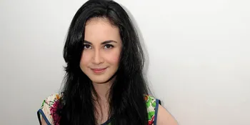 Arumi Bachsin Resmi Dilamar Emil Dardak