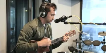 Asiknya Twenty One Pilots Nyanyi 'Stressed Out' Diiringi Ukulele