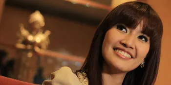 Asti Ananta Kegirangan Lihat Tembok Rumah Shahrukh Khan