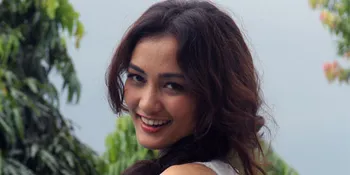 Atiqah Hasiholan Curi Ilmu Dari Aktor Bule di 'JAVA HEAT'