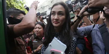 Atiqah Hasiholan Ikut Naik Mobil Tahanan Bareng Ratna Sarumpaet, Siap Beri Support