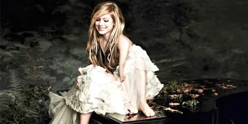 [Audio] Single Avril Lavigne 'Here's to Never Growing Up' Bocor!