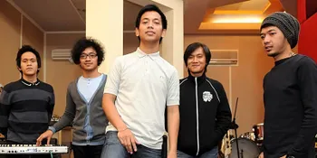 Awali 2014, d Masiv Gelar Mini Konser di 'Pub Irlandia'!