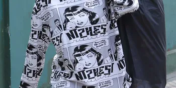 Awkarin Kembali Bagikan Hadiah Berupa MacBook Pro Seharga 30 Juta