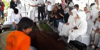 Ayah Annisa Trihapsari-Suami Iga Mawarni Dikubur di TPU Yang Sama