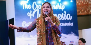 Ayu Azhari Kembali Raih Penghargaan Sebagai Bunda Etnik Indonesia