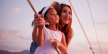 Ayu Ting Ting Ulang Tahun, Bilqis Kado Bunga Matahari - Tak Henti Peluk dan Cium