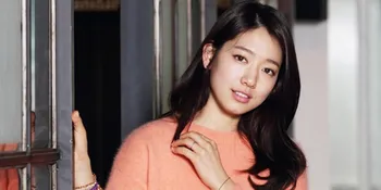 Baca Naskah Drama Baru, Park Shin Hye Tertawa Cantik