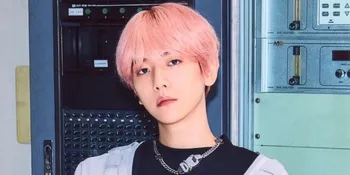 Baekhyun EXO Kedapatan Baca Surat Dari EXO-L, Bikin Hati Fans Tersentuh