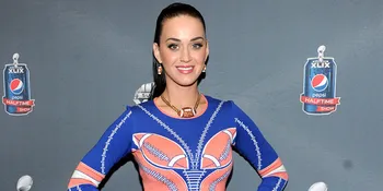 Bagai Pinang Dibelah Dua, Wanita Ini Jadi 'Duplikat' Katy Perry