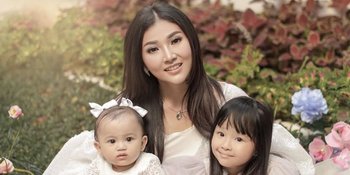 Bahagianya Emak-Emak ala Sarwendah, di Rumah Pakai Daster Sampai Ngurus Anak