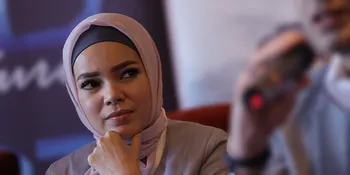 Bahas Rina Nose, Dewi Sandra Cerita Pengalaman Awal-Awal Berhijab