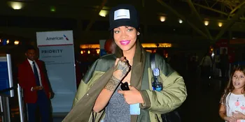 Baju Terlalu Terbuka, Area Intim Rihanna Tertangkap Kamera