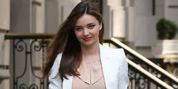 Baju Transparan Ini Bikin Miranda Kerr Tampak Sempurna!