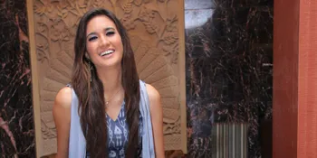 Baju Unik Nadine Chandrawinata Saat Rilis Parfum, Mau Lihat?