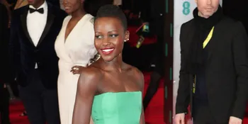 Baju Warna-Warni Ini Bikin Lupita Nyong O Makin Cantik