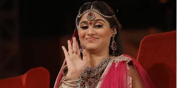 Bak Mutiara Dari India, Pose Soumya Seth Panen Pujian