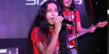 Band Rock Malaysia Ini Cover Lagu 'Zakia' Ahmad Albar, Keren?