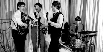 Band Paling Sering Di-Download Ilegal di Dunia Adalah...