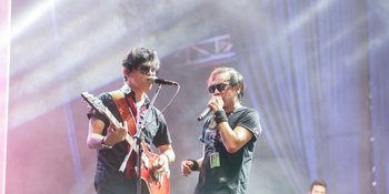 Band Radja Ajak Penonton Request Lagu Suka-suka di Festival Pasar Musik