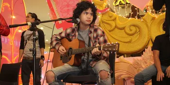 Bangun Tidur, Dul Kagetkan Maia Lewat Musik Grunge!