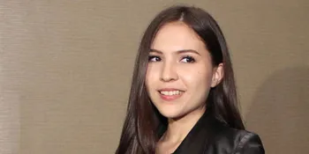 Banjir, Olivia Jansen Sempatkan Beli Kado Natal