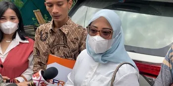 Bantah Soal Foto yang Memperlihatkan Dirinya Makan Bersama Seorang Lelaki, Puput Fujiarti: Basi Ah
