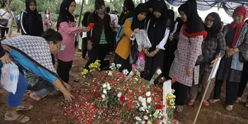 Banyak Sampah Ditinggalkan Peziarah Olga, Petugas TPU Pening