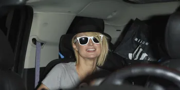 Barron Hilton Versus Jeremy Jackson, Siapa Pukul Siapa?