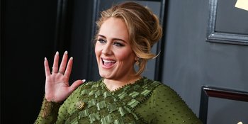 Baru 2 Bulan Cerai, Adele Tertangkap Gandeng Tangan Pria Lain
