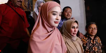 Baru Belajar Nekat Nyetir Sendiri, Mobil Baru Inara Rusli Kena Tabrak Pengendara Motor - Beri Uang Buat Berobat
