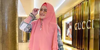 Baru Cerai dari Kiwil, Meggy Wulandari Posting Foto Gandengan Tangan dengan Seorang Pria