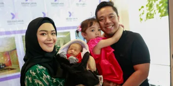 Baru Melahirkan, Sheza Idris Tak Mau Biarkan Sang Bayi Tidur Sendiri