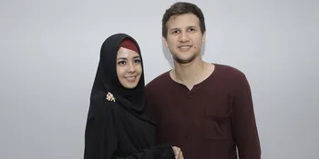 Baru Menikah, Stuart Collin Ternyata Lebih Mesra ke...