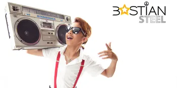 Bastian Steel: Hari Gini Masih Bajakan?