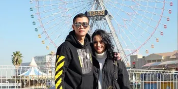 Bawa Banyak Bunga, Ririn Ekawati Nyekar ke Makam Fery Wijaya