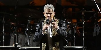 Bawa Sang Istri, David Foster Tutup Batik Music Festival dengan Sempurna