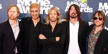 Bawakan Lagu Stairway To Heaven, Foo Fighters Disoraki Penonton