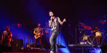 Bayi Adam Levine Bakal Segera Lahir, Maroon 5 Batalkan Konser