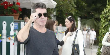 Bayi Simon Cowell Makin Lama Makin Ganteng, Sepakat?