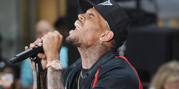 Bebas Dari Tahanan, Chris Brown Langsung Pesta!