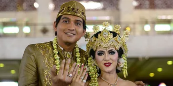 Begadang Bareng, Tiara Dewi Beri Kecupan Mesra ke Lucky Hakim