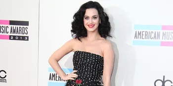 Begini Cara Katy Perry Bantah Rumor Pertunangan
